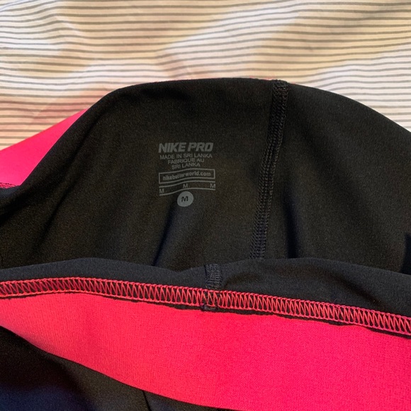Ladies medium Nike crop workout leggings - Picture 3 of 3